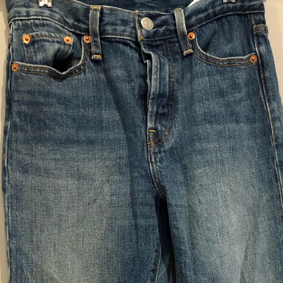 MOM JEAN💕NWOT BOUTIQUE LEVI FITTED CROP - Picture 3 of 7